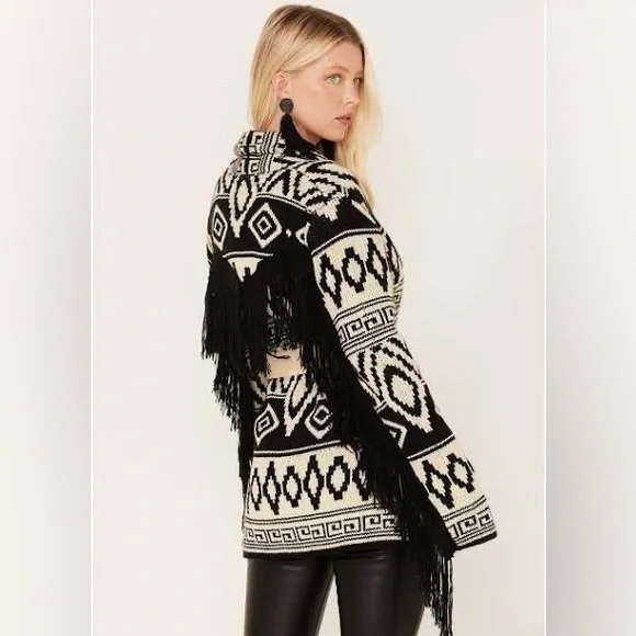 Ladies Powder River Outfitters Cream Aztec Lapel Fringe Knit Cardigan Small - Picture 3 of 9